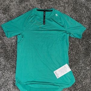 NWT MENS Lululemon tee